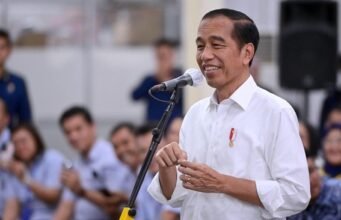 Mendengar Bobby Nasution Disebut Gubernur, Jokowi Tertawa