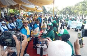 GUBERNUR KALSEL BUKA PORSENI PGRI TINGKAT PROVINSI KALSEL