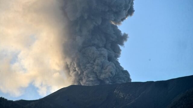 peningkatan-aktivitas-gunung-marapi-3_169
