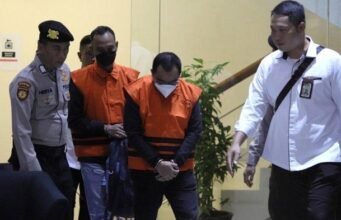 Kadis PUPR Kalsel Ahmad Solhan Digiring ke Gedung KPK di Jakarta, Ada Ajudan Paman Birin