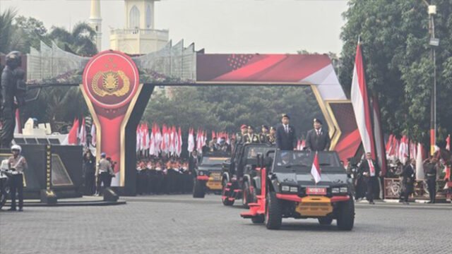 jokowi-naik-maung-bareng-prabowo-di-mako-brimob_169