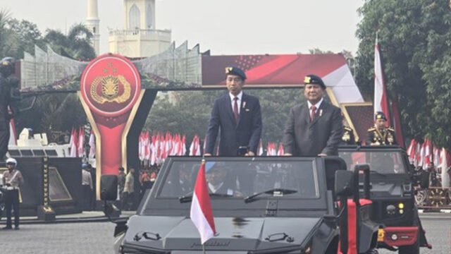 jokowi-naik-maung-bareng-prabowo_169
