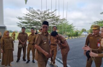 Lama Menghilang, Paman Birin Akhirnya Muncul ke Publik dan Pimpin Apel ASN
