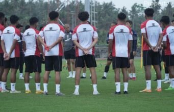 Latihan Fisik Semi Militer Ala STY, Pemain Muda Dilarang Manja