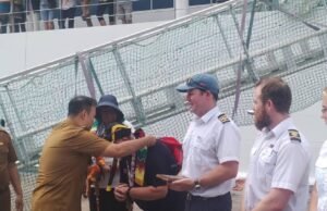 Gubernur Kalsel Sambut Kedatangan Wisatawan Kapal Pesiar Coral Geographer