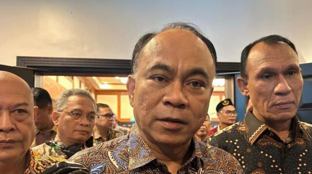 menteri-koperasi-menkop-budi-arie-setiadi-saat-ditemui-usai-pembukaan-rapat-tahunan-koperasi-unit-desa-kud-di-jakarta-rabu-181_169