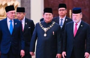 rabowo Terima Tanda Kehormatan Darjah Kerabat Johor dari Malaysia
