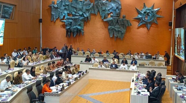 komisi-v-dpr-menggelar-rapat-kerja-dengan-menteri-pu-menhub-dan-kepala-bmkg-di-ruang-rapat-komisi-v-dpr-senayan-jakarta-pusat-_169