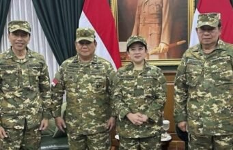 Prabowo, SBY, Jokowi, dan Puan Foto Bersama Kenakan Seragam Komcad