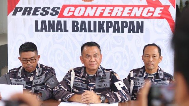 Komandan Detasemen Polisi Militer Lanal Balikpapan, Mayor Laut Ronald Ganap saat menyampaikan terkait kasus kematian wartawati asal Kalsel - Foto Dok Istimewa