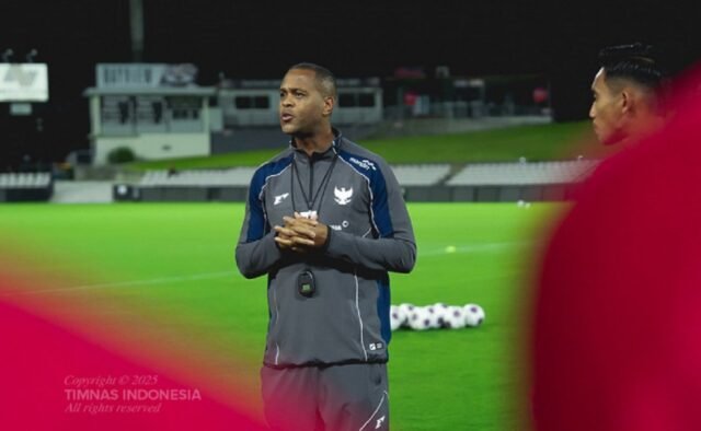 Pelatih Timnas Indonesia, Patrick Kluivert, optimis bahwa timnya masih memiliki peluang untuk lolos ke Piala Dunia 2026 meskipun berada dalam posisi terjepit di babak kualifikasi.