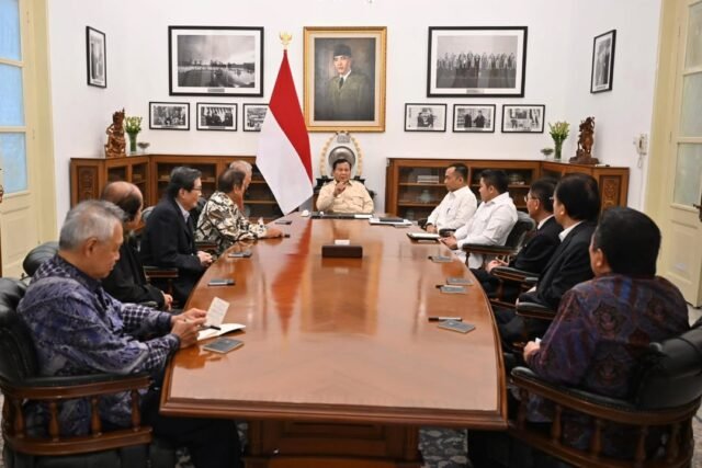 8 Pengusaha Besar Indonesia Temui Prabowo, Bahas Program Makan Bergizi Gratis (MBG) hingga Danantara