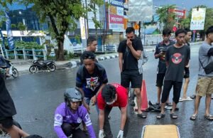Kecelakaan Lalu Lintas di Simpang Tiga Kuripan, Seorang Pengendara Motor Terluka Berat