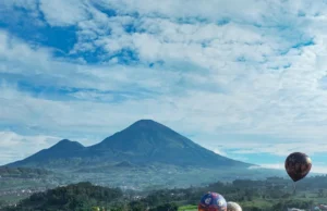 Kemeriahan Festival Balon Udara Wonosobo 2025 di Lapangan Kembaran