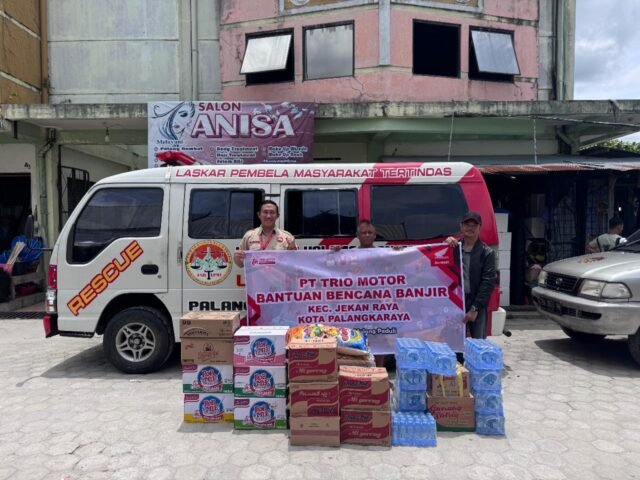PT Trio Motor Salurkan Bantuan untuk Korban Banjir di Mendawai, Kalimantan Tengah. Foto Dok Trio Motor