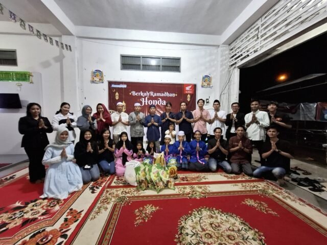 Honda Armada Tunasjaya Serahkan Bantuan Sosial dan Gelar Sholat BersamaPanti Asuhan. Foto Dok Trio Motor