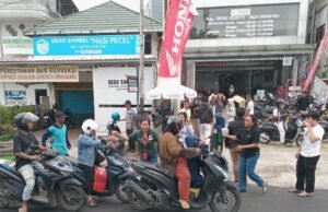 Bersama Masyarakat, Trio Motor Palangka Raya Tebar Kebaikan Lewat Aksi Berbagi