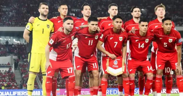 Starting XI Timnas Indonesia saat menghadapi Bahrain dalam laga Kualifikasi Piala Dunia 2026 zona Asia di Stadion Utama Gelora Bung Karno (SUGBK) Senayan, Jakarta, Selasa (25/3/2025) malam WIB. (Bola.com/Abdul Aziz)