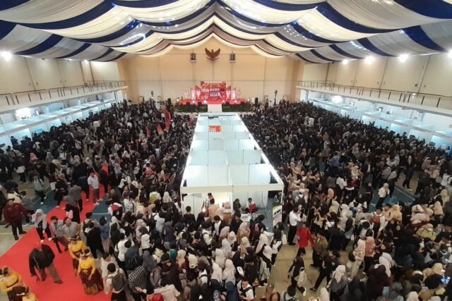 Event job fair yang diselenggarakan Pemkab Bekasi di Gedung Convention Center Presiden University, Jababeka, Cikarang Utara, Selasa (27/5/2025). Dok Nett