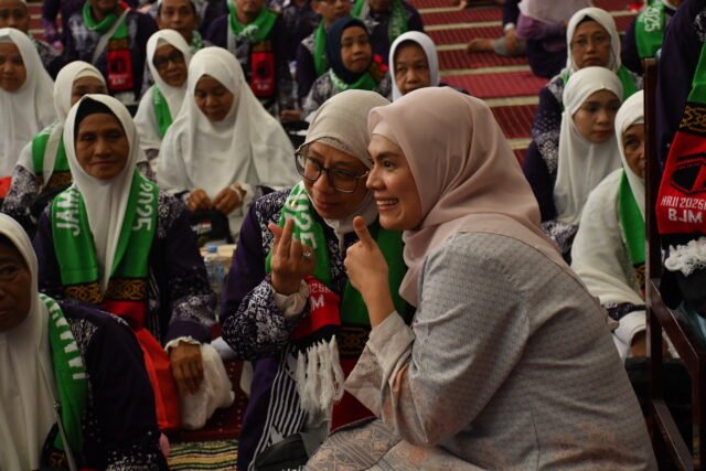 Wawali Hj. Ananda Lepas Keberangkatan 416 Jamaah Haji Kloter Pertama Kota Banjarmasin. Foto Dok Istimewa