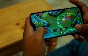 Belajar Sambil Push Rank! Surabaya Resmikan Mobile Legends untuk Siswa