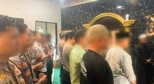 Kapolres Hukum Polisi Pengguna Narkoba dengan Apel dan Salat, Netizen: Ini Serius?