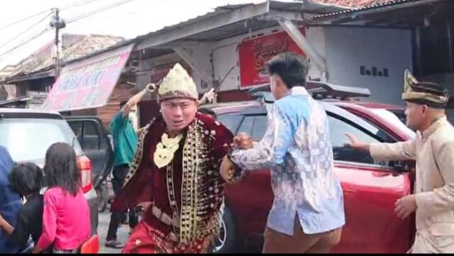 Pengantin pria di Palembang dibacok dan ditembak pelaku yang dendam dengan korban (Foto: Istimewa/Tangkapan layar)