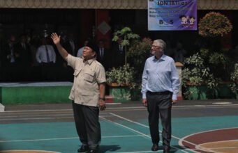 Prabowo Peluk Anak Disabilitas Usai Tinjau Program MBG Bersama Bill Gates