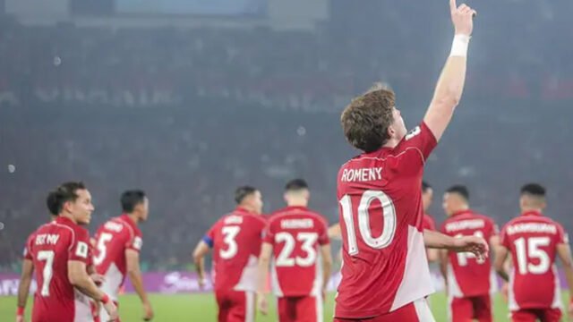 Striker Timnas Indonesia, Ole Romeny, berselebrasi usai mencetak gol ke gawang China dalam laga Kualifikasi Piala Dunia 2026 zona Asia di Stadion Utama Gelora Bung Karno (SUGBK) Senayan, Jakarta, Kamis (5/6/2025). (Bola.com/Bagaskara Lazuardi)