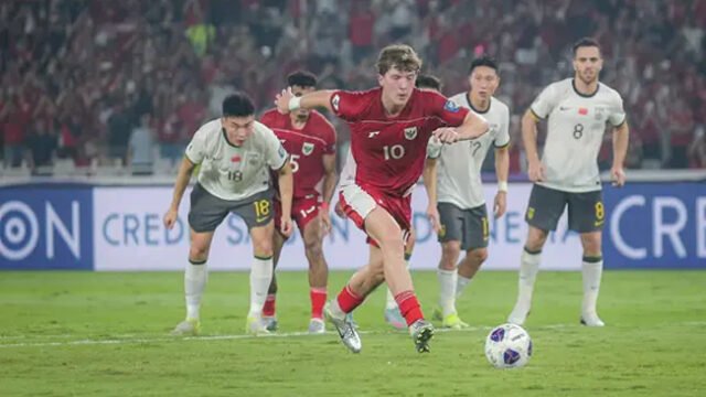 Striker Timnas Indonesia, Ole Romeny, mencetak gol kemenangan skuad Garuda atas China di Stadion Utama Gelora Bung Karno, Jakarta, Kamis (5/6/2025). (Bola.com/Bagaskara Lazuardi)