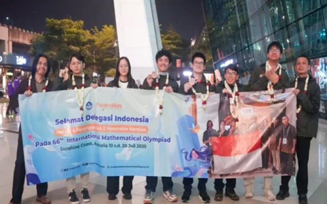 6 siswa Indonesia berhasil meraih di International Mathematical Olympiad (IMO) ke-66. Foto/BKHM.