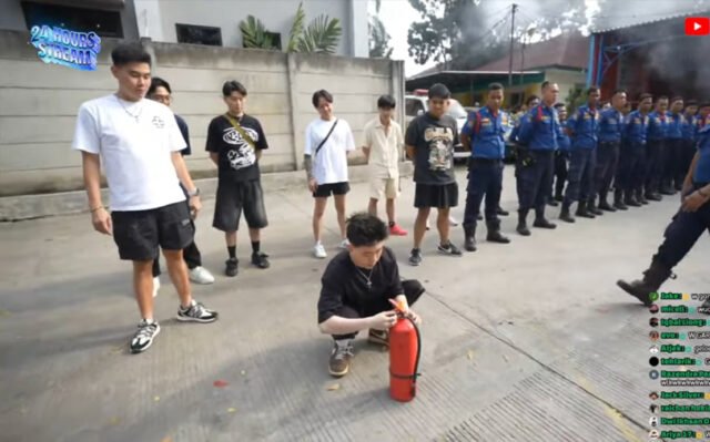 Rich Brian Diuji Jadi Damkar! Bareng AAA Clan, Latihan Padamkan Api Sampai Tangani Ular. Foto Dok Tangkapan layar youtube YB