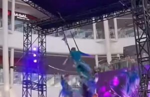 Atraksi Sirkus Berujung Petaka! Pemain Jatuh di Depan Penonton Mall Karawang