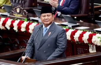 Presiden Prabowo: Kekuasaan Tanpa Pengawasan Akan Memicu Korupsi Presiden Prabowo Subianto menyampaikan pidato kenegaraan pertama pada Sidang Tahunan MPR RI dan Sidang Bersama DPR RI dan DPD RI di Gedung Nusantara MPR/DPR/DPR RI, Jakarta, pada Jumat, 15 Agustus 2025. (Foto: BPMI Setpres)