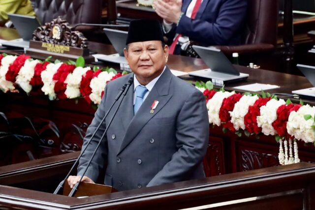 Presiden Prabowo Subianto menyampaikan pidato kenegaraan pertama pada Sidang Tahunan MPR RI dan Sidang Bersama DPR RI dan DPD RI di Gedung Nusantara MPR/DPR/DPR RI, Jakarta, pada Jumat, 15 Agustus 2025. (Foto: BPMI Setpres) Presiden Prabowo Subianto menyampaikan pidato kenegaraan pertama pada Sidang Tahunan MPR RI dan Sidang Bersama DPR RI dan DPD RI di Gedung Nusantara MPR/DPR/DPR RI, Jakarta, pada Jumat, 15 Agustus 2025. (Foto: BPMI Setpres)