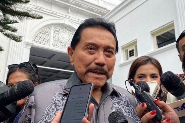 Mantan Kepala Badan Intelijen Nasional (BIN) Jenderal (Purn) AM Hendropriyono di Kompleks Istana Kepresidenan, Jakarta Pusat, Kamis (28/8/2025). (KOMPAS.com/FIKA NURUL ULYA) Mantan Kepala Badan Intelijen Nasional (BIN) Jenderal (Purn) AM Hendropriyono di Kompleks Istana Kepresidenan, Jakarta Pusat, Kamis (28/8/2025). (KOMPAS.com/FIKA NURUL ULYA)