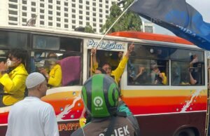 Surat KPID Jakarta Soal Liputan Demo Viral, Pemprov DKI Tegaskan Bukan Larangan Pers Massa aksi dari BEM UI melintas di Jalan Gatot Subroto, Jakarta Selatan, Jumat (29/8/2025).(KOMPAS.com/DINDA AULIA RAMADHANTY)