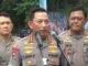 Kapolri Listyo Sigit Langsung Minta Maaf ke Keluarga Ojol Tewas Terlindas Rantis Brimob Kapolri Jenderal Polisi Listyo Sigit Prabowo memberikan keterangan pers di RSCM Jakarta terkait kematian pengemudi ojol akibat terlindas rantis Brimob, Jumat (29/8/2025).