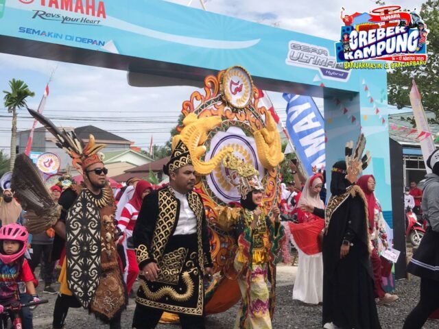 Para Peserta Karnaval Adat perayaan Hari Ulang Tahun ke-80 Republik Indonesia di Sukamara, Landasan Ulin Utara. Foto Dok Ist Para Peserta Karnaval Adat perayaan Hari Ulang Tahun ke-80 Republik Indonesia di Sukamara, Landasan Ulin Utara. Foto Dok Ist