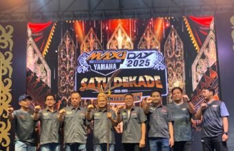 Pesta Satu Dekade Yamaha MAXI Day 2025 di Banjarmasin: Meriah, Penuh Hiburan & Rolling City FOTO BERSAMA: Suasana Meriah Ketika Opening Ceremony Yamaha MAXI Day 2025 Satu Dekade digelar. Foto Dok Istimewa