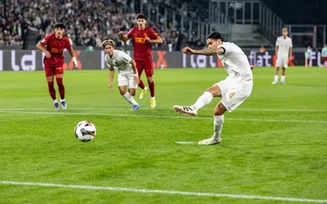 Kevin Diks mencetak gol untuk Borussia Monchengladbach ketika menjalani laga uji coba melawan Valencia (Dok. Borussia Monchengladbach)