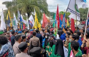Demo Mahasiswa di Samarinda Gegerkan DPRD Kaltim Usai Tragedi Ojol Affan Demo mahasiswa di Samarinda, Kaltim.