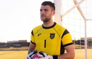 Pukulan Berat! Maarten Paes Cedera, Garuda Kehilangan Tembok Utamanya Maarten Paes mengenakan jersey kiper Timnas Indonesia yang baru buatan Erspo (c) Dok. ERSPO