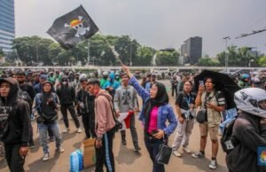 Ribuan Warga Demo di DPR, Media Asing Soroti Tunjangan DPR Rp50 Juta Foto: Massa demonstrasi masyarakat sipil bertajuk. Foto CNBC Indonesia