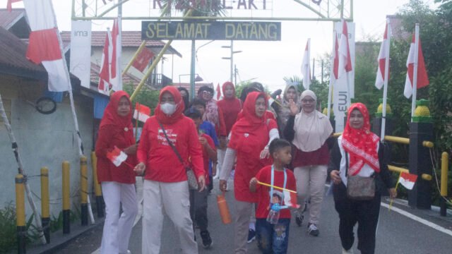 Warga Komplek Kelapa Gading RT 023 Gelar Jalan Sehat Meriah, Warnai HUT RI ke-80. Foto Dok Jiani Warga Komplek Kelapa Gading RT 023 Gelar Jalan Sehat Meriah, Warnai HUT RI ke-80. Foto Dok Jiani