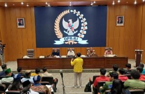 DPR RI Terima Perwakilan Mahasiswa BEM SI, BEM UI Desak Investigasi Independen Tiga Wakil Ketua DPR RI Bertemu perwakilan mahasiswa di Ruang Abdul Muis, Gedung Nusantara, Kompleks Parlemen, Jakarta, Rabu (3/9/2025).(KOMPAS.com/Tria Sutrisna)