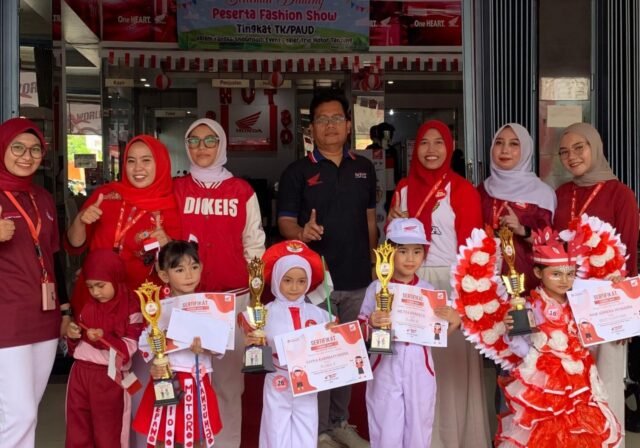 Serunya Lomba Fashion Show Anak di Showroom Trio Motor Tanjung. Foto Dok Trio Motor Serunya Lomba Fashion Show Anak di Showroom Trio Motor Tanjung. Foto Dok Trio Motor
