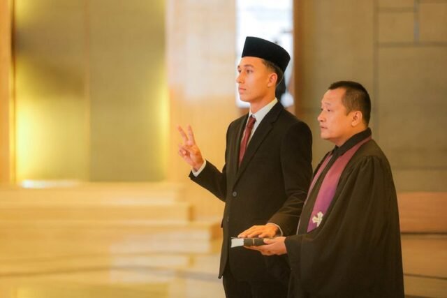 Miliano Jonathans resmi menjadi Warga Negara Indonesia (WNI) usai melakukan pengambilan sumpah di kantor Kementerian Hukum, Jakarta, Rabu (3/9/2025) siang WIB. (c) Bola.net/Bagaskara Lazuardi Miliano Jonathans resmi menjadi Warga Negara Indonesia (WNI) usai melakukan pengambilan sumpah di kantor Kementerian Hukum, Jakarta, Rabu (3/9/2025) siang WIB. (c) Bola.net/Bagaskara Lazuardi