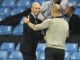 Siapa Pelatih Terbaik Sepanjang Masa? Zidane Pilih Pep, Guardiola Pilih Ferguson! Pelatih Real Madrid, Zinedine Zidane, berjabat tangan dengan Manajer Manchester City, Pep Guardiola, usai laga leg kedua babak 16 besar Liga Champions di Etihad Stadium, Sabtu (8/8/2020) dini hari WIB.(Peter Powell / Foto Pool via AP)