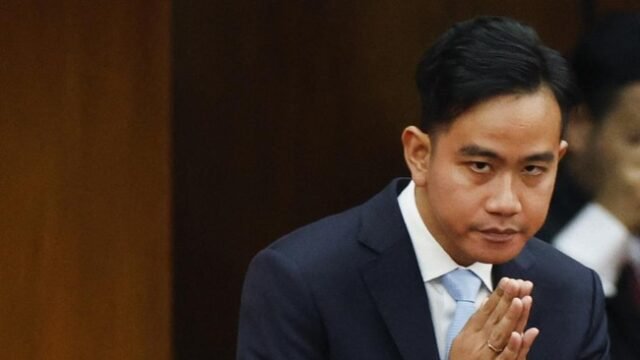 Sidang gugatan perdata Rp125 triliun yang dialamatkan kepada Wakil Presiden RI Gibran Rakabuming Raka kembali ditunda. (Ajeng Dinar Ulfiana / POOL / AFP) Sidang gugatan perdata Rp125 triliun yang dialamatkan kepada Wakil Presiden RI Gibran Rakabuming Raka kembali ditunda. (Ajeng Dinar Ulfiana / POOL / AFP)
